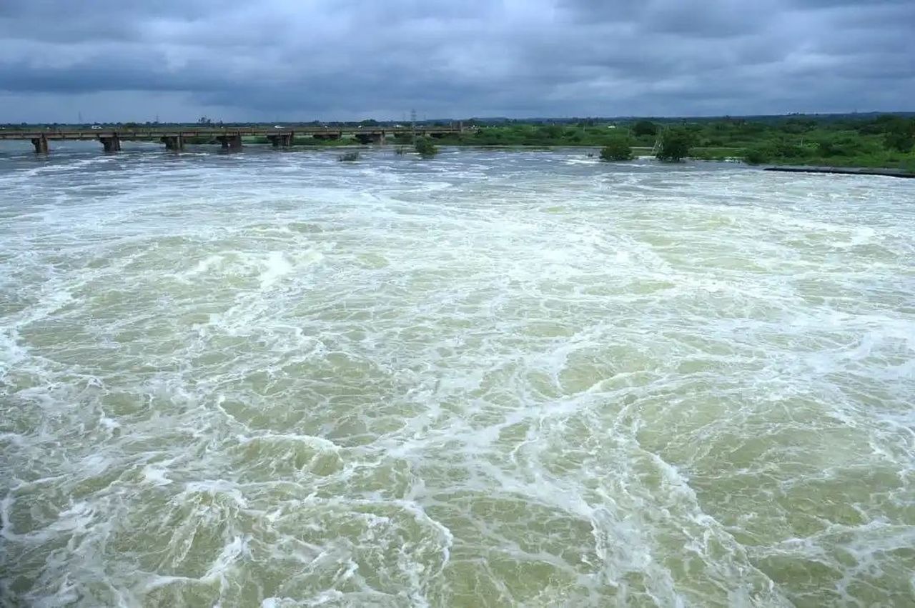 कारंजा जलाशय से नहरों में छोड़ा पानी