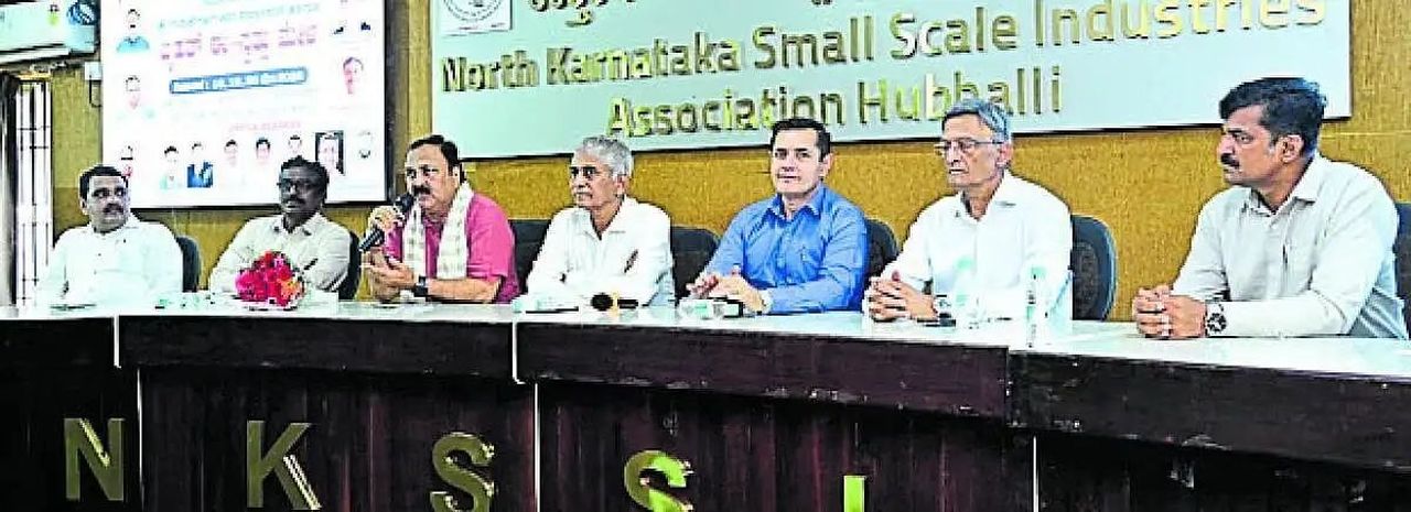 औद्योगिक क्षेत्रों को स्थानीय प्रशासन को सौंपने की मांग