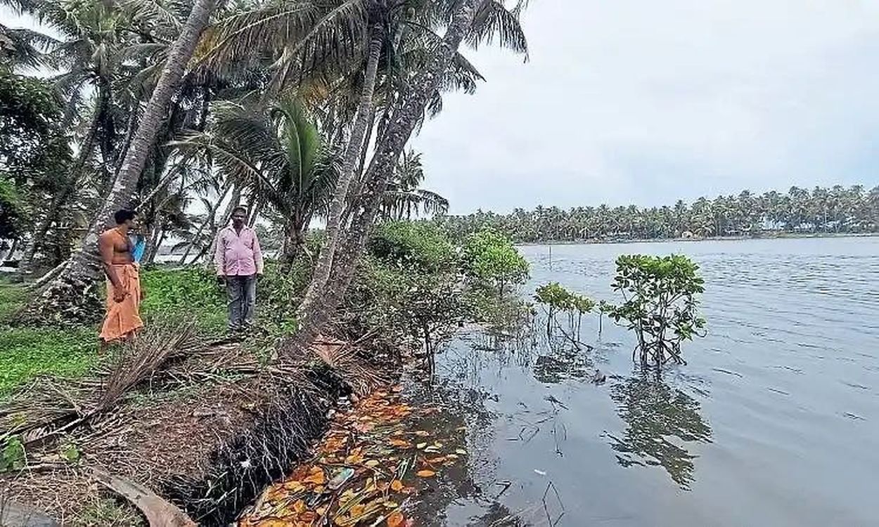 पिनाकिनी नदी का कटाव बना ग्रामीणों के लिए खतरा