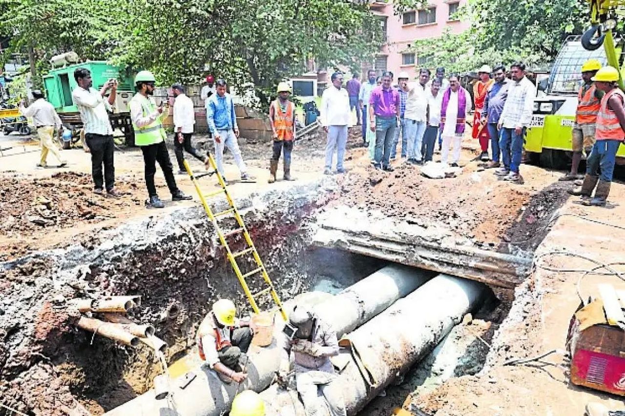 फूटी पाइपलाइन से महीनों से बह रहा था पानी