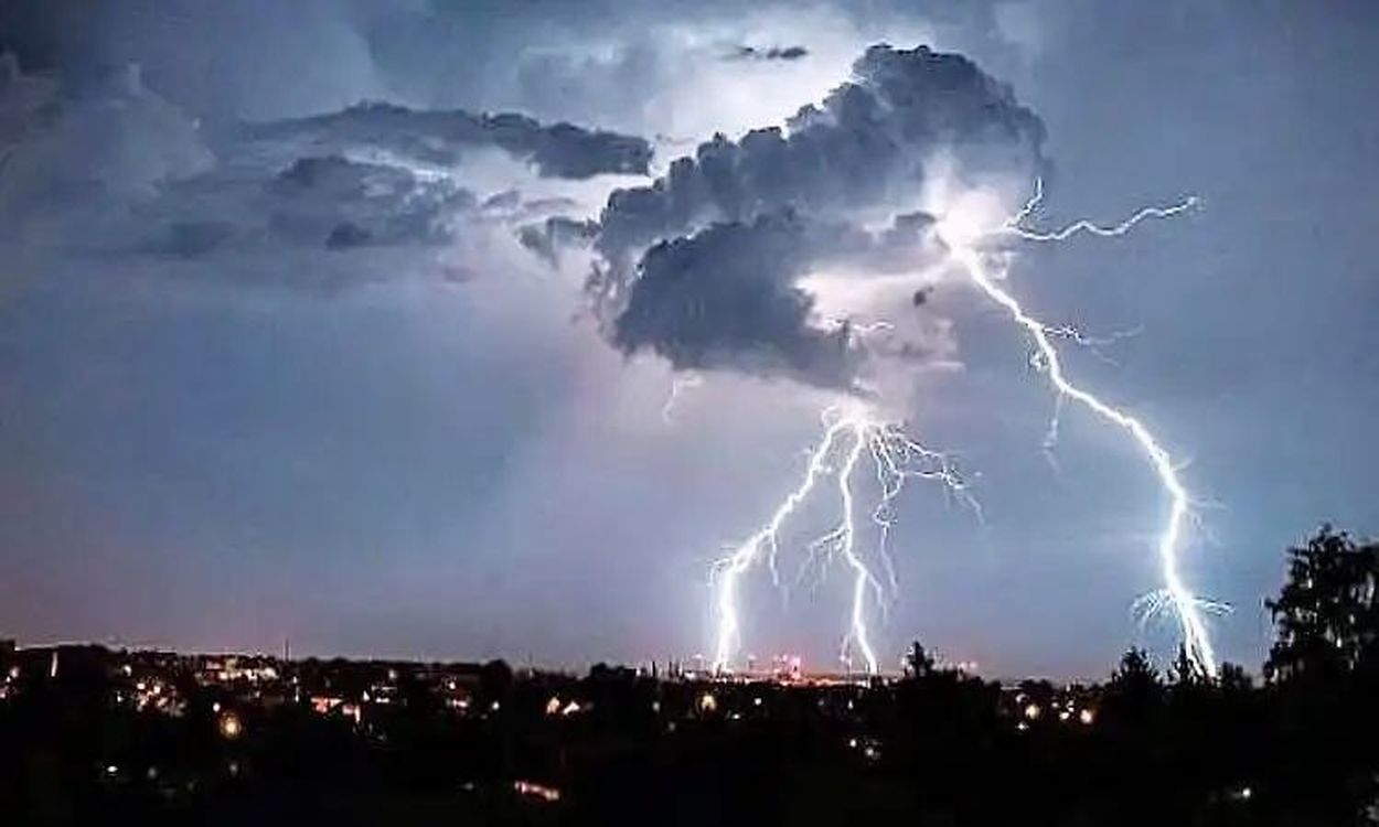 कर्नाटक में आंधी-तूफान का कहर