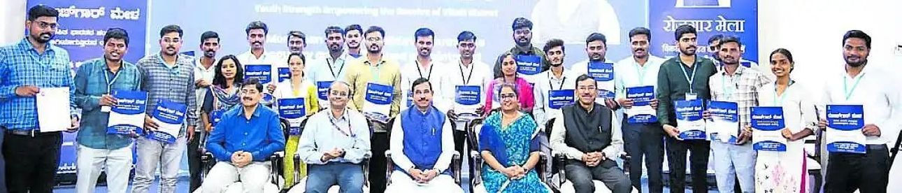 ईमानदारी और समर्पण से जनता की सेवा करें: प्रल्हाद जोशी