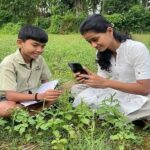 गर्मी की छुट्टियों में छात्रा ने किया अनोखा शोध, तैयार की जंगली फूलों पर पुस्तक