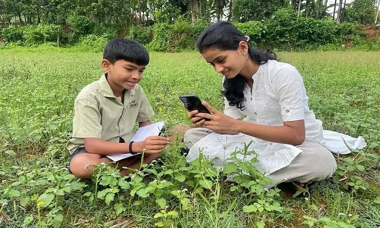 गर्मी की छुट्टियों में छात्रा ने किया अनोखा शोध, तैयार की जंगली फूलों पर पुस्तक