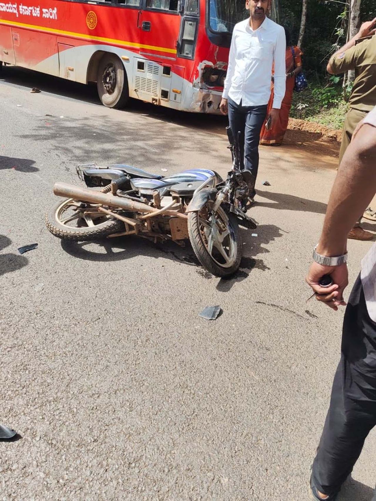 केएसआरटीसी बस और बाइक की टक्कर में युवक की मौत