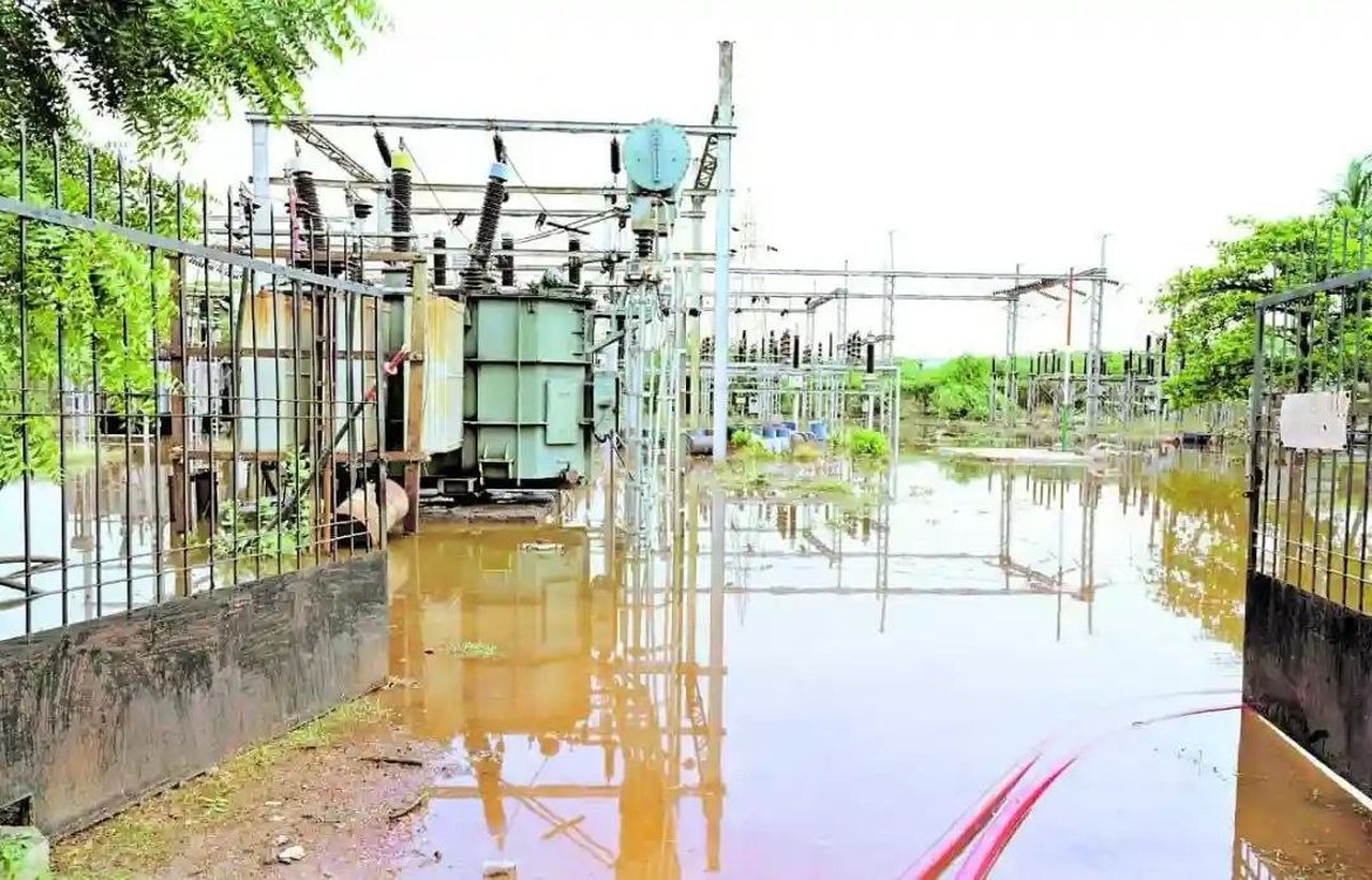 बारिश ने खोली शहर की पोल, जनजीवन अस्त-व्यस्त