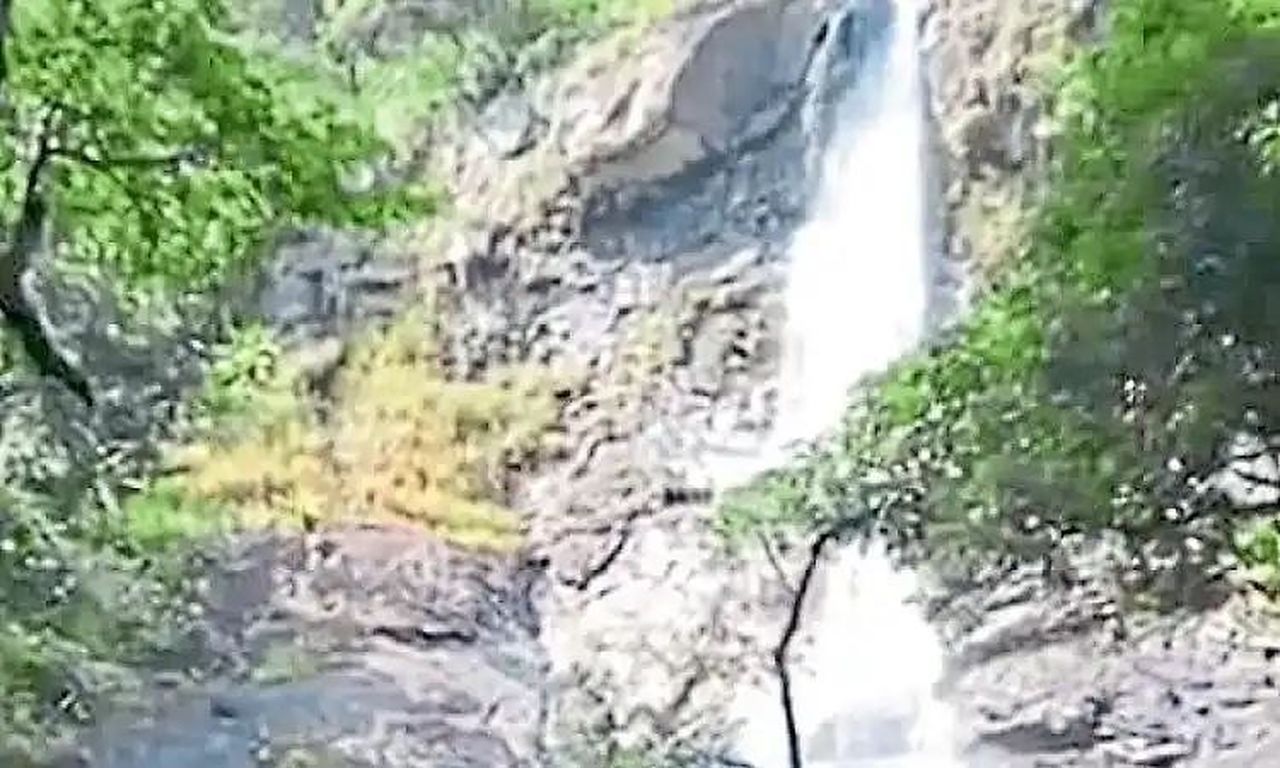 बारिश की कमी से चार्माडी घाट की रौनक पड़ी फीकी