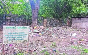 खाली प्लॉट बन रहे कूड़ाघर