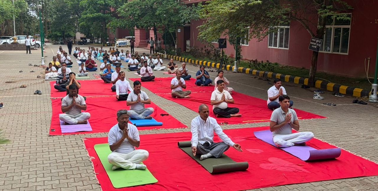 तनावमुक्त कार्य वातावरण के लिए योग आवश्यक : प्रधान जिला एवं सत्र न्यायाधीश