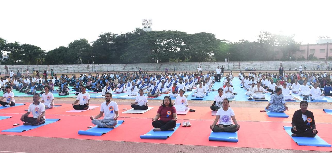 योग से स्वस्थ और सुखद जीवन संभव : जिलाधिकारी स्नेहल आर.