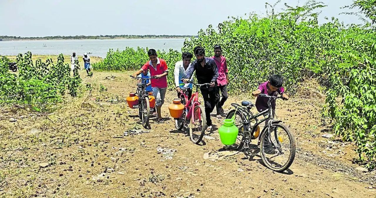 जलाशय के किनारे बसे गांव प्यासे