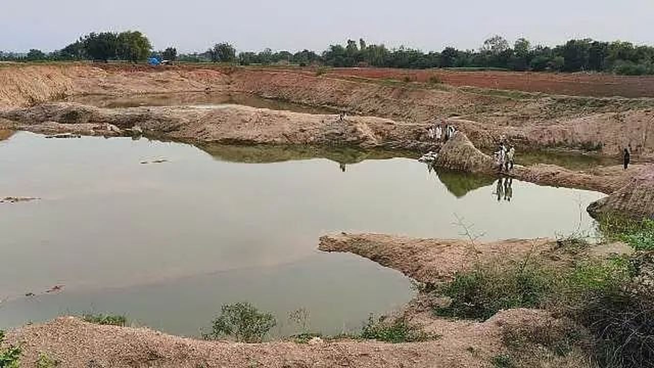 खदान के पानी में डूबने से महिला और दो बच्चियों की मौत