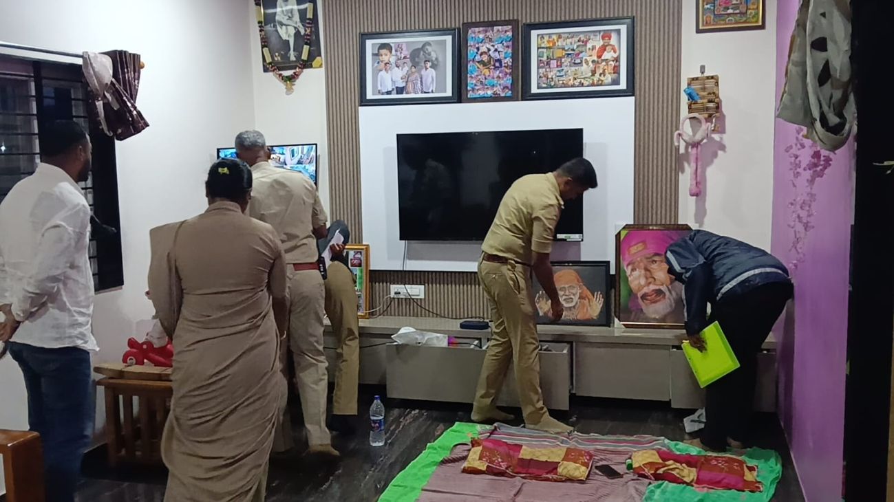 राउडी शीटरोंं के घरों पर पुलिस का विशेष अभियान