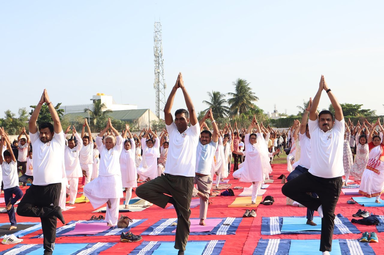स्वस्थ जीवन के लिए योग को दिनचर्या का हिस्सा बनाएं : डॉ. आनंद के.