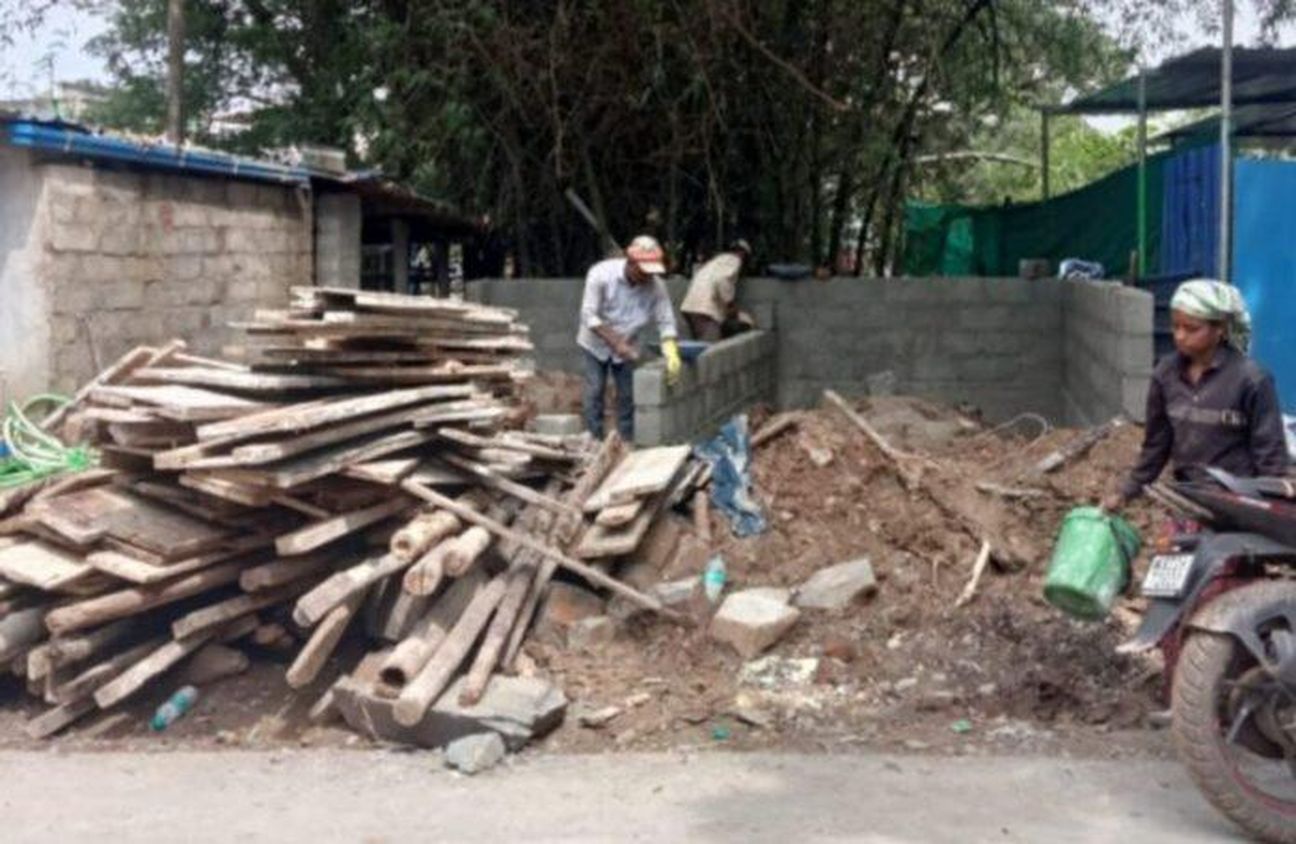 नगरपालिका भूमि पर अतिक्रमण का आरोप, लोगों में रोष