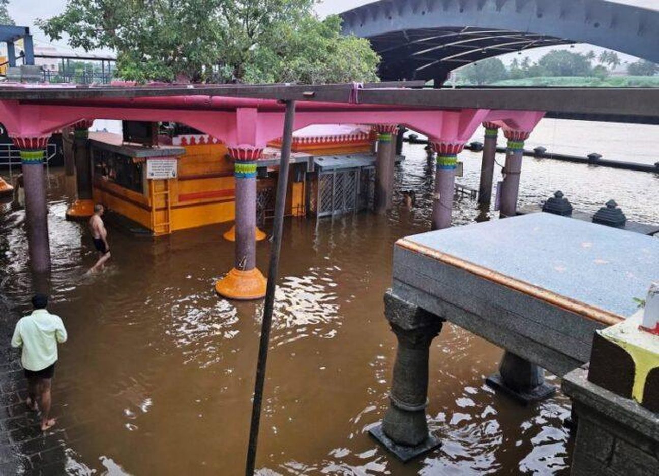 मानसून की दोहरी मार: कहीं सूखा, कहीं बाढ़ का संकट