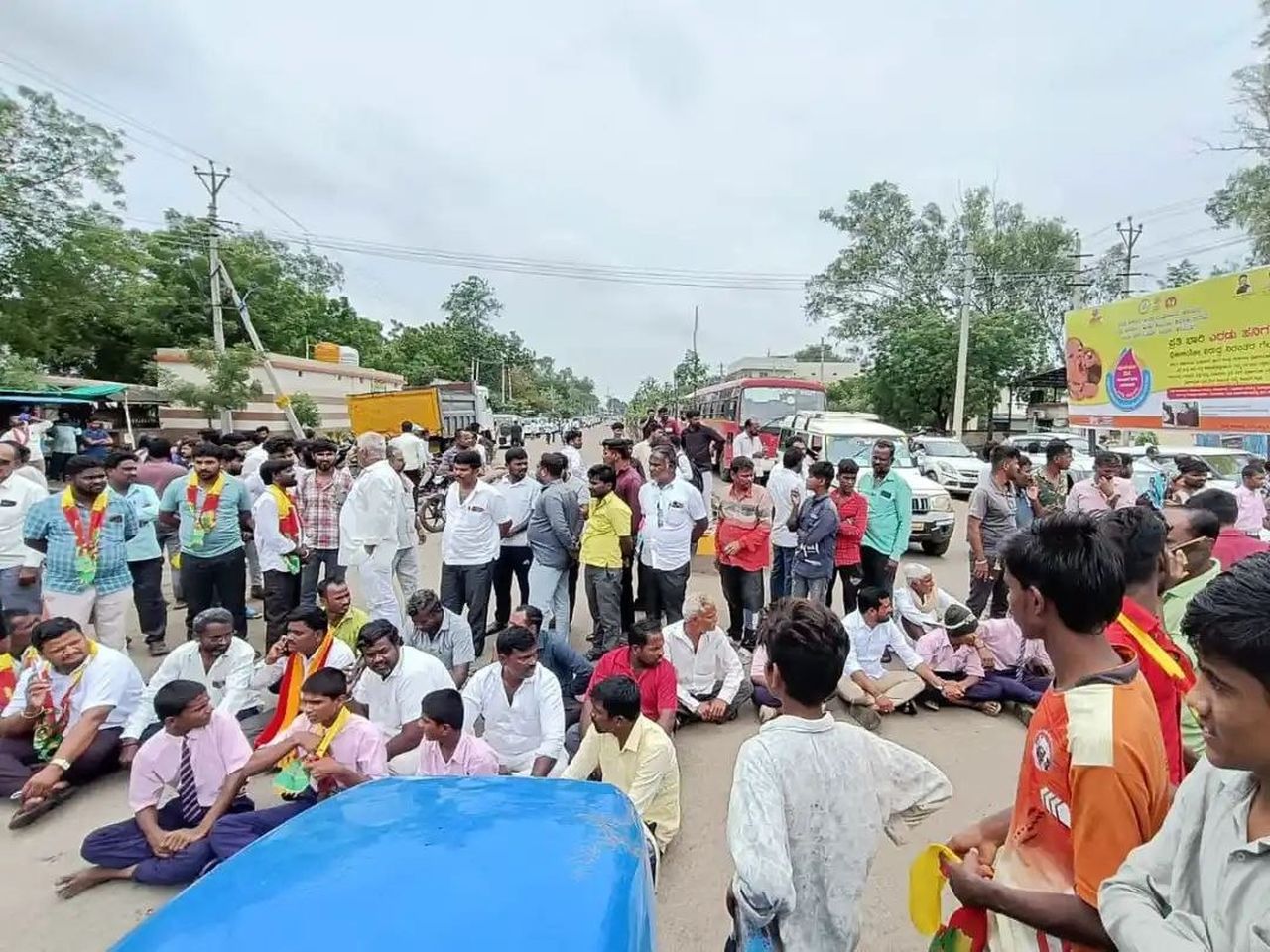 नाश्ता करते ही 33 छात्र बीमार, दो की हालत गंभीर