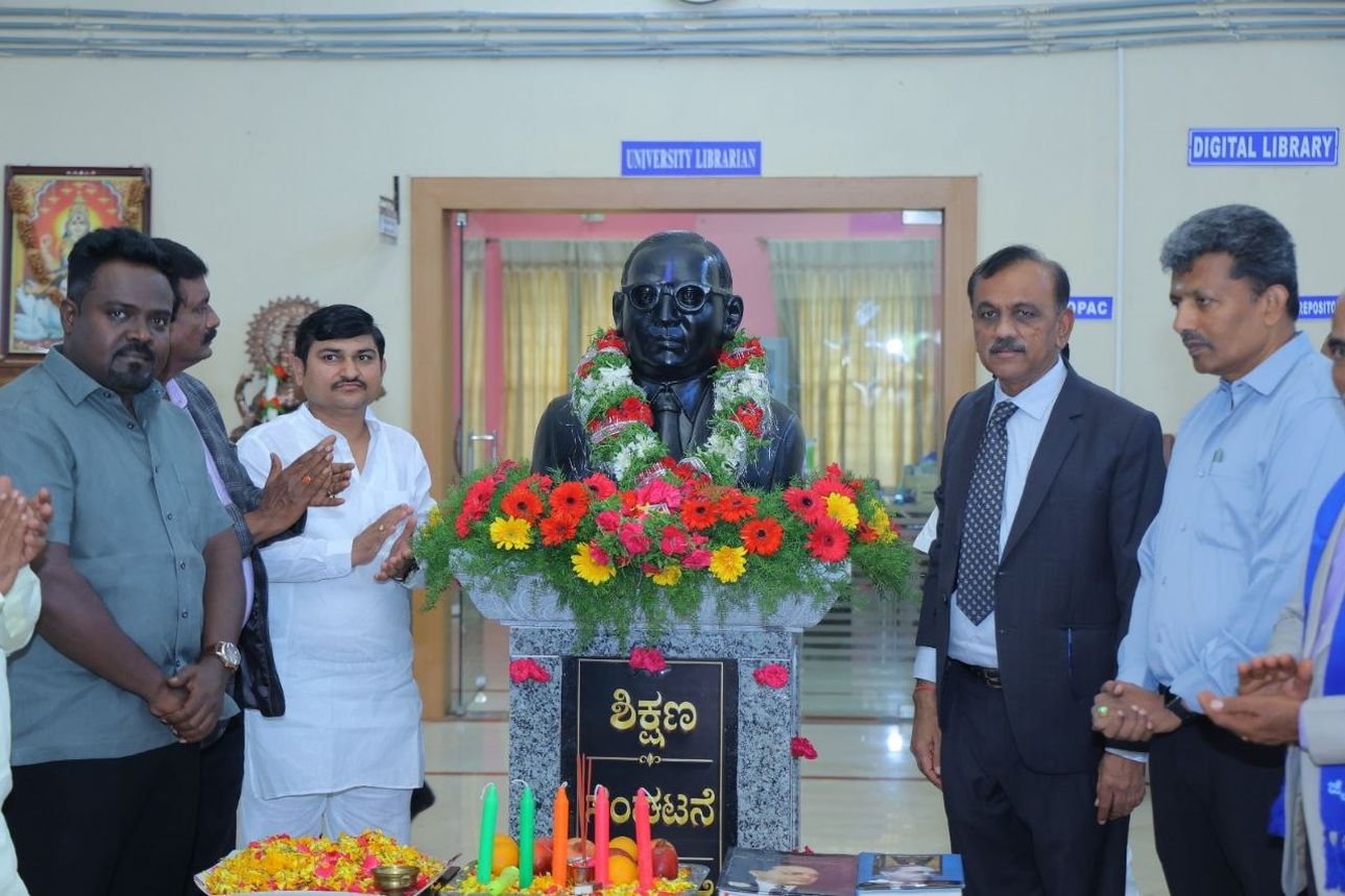 वेटरनरी विश्वविद्यालय में डॉ. आंबेडकर की प्रतिमा का अनावरण