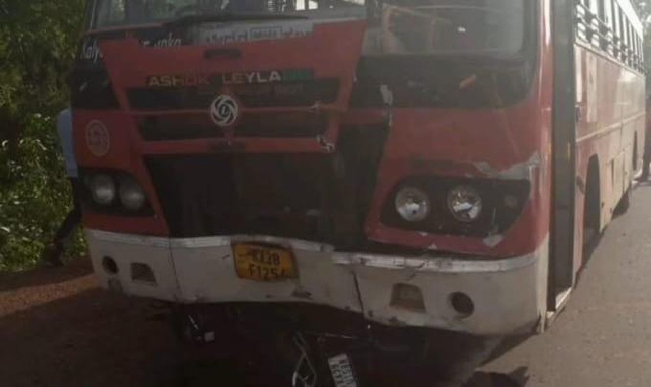 बस-बाइक भिड़ंत में दो की मौत