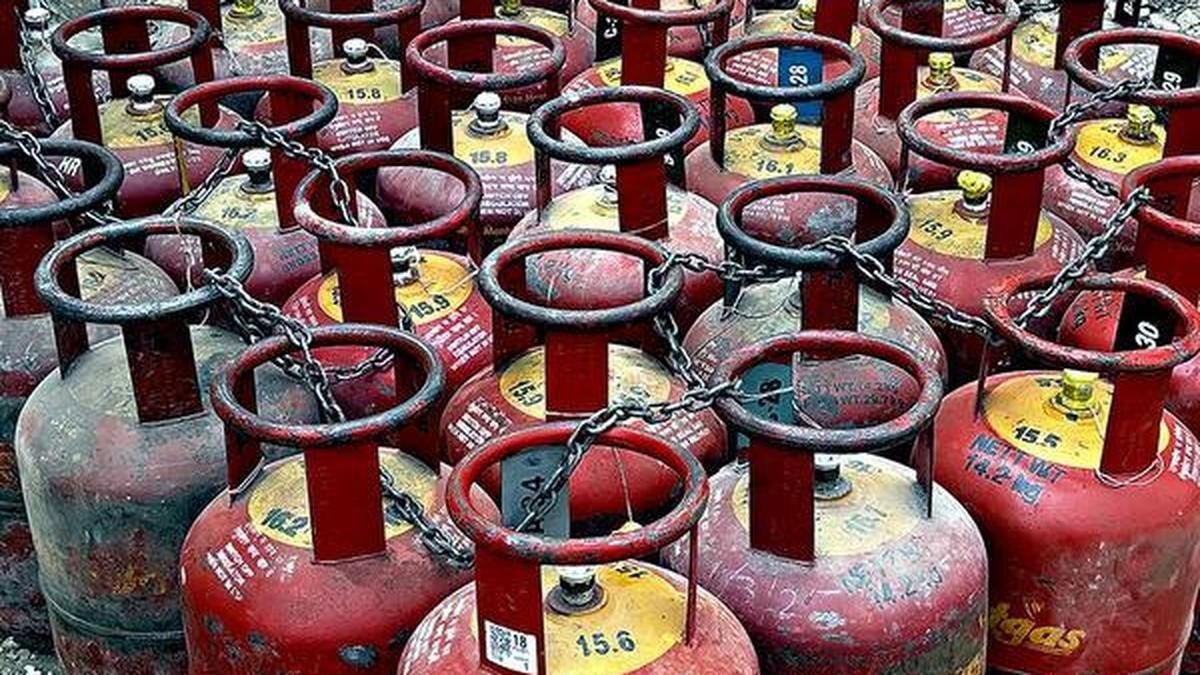चार महीने से नए गैस कनेक्शन बंद, 90 हजार उपभोक्ता परेशान
