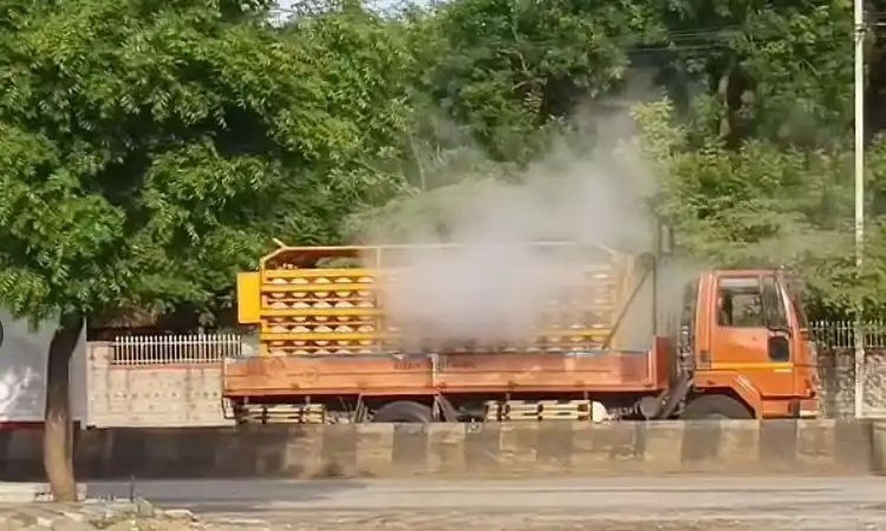 चलती सीएनजी लारी से गैस रिसाव, बड़ा हादसा टला