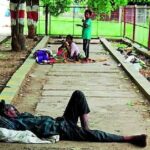 बेघर सड़कों पर, आश्रय गृहों पर ताले