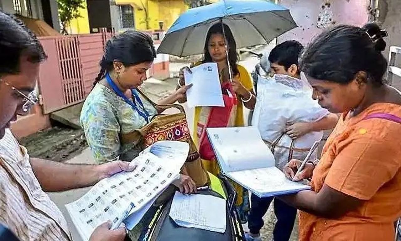 मतदाता सूची पुनरीक्षण में अनियमितता के आरोप