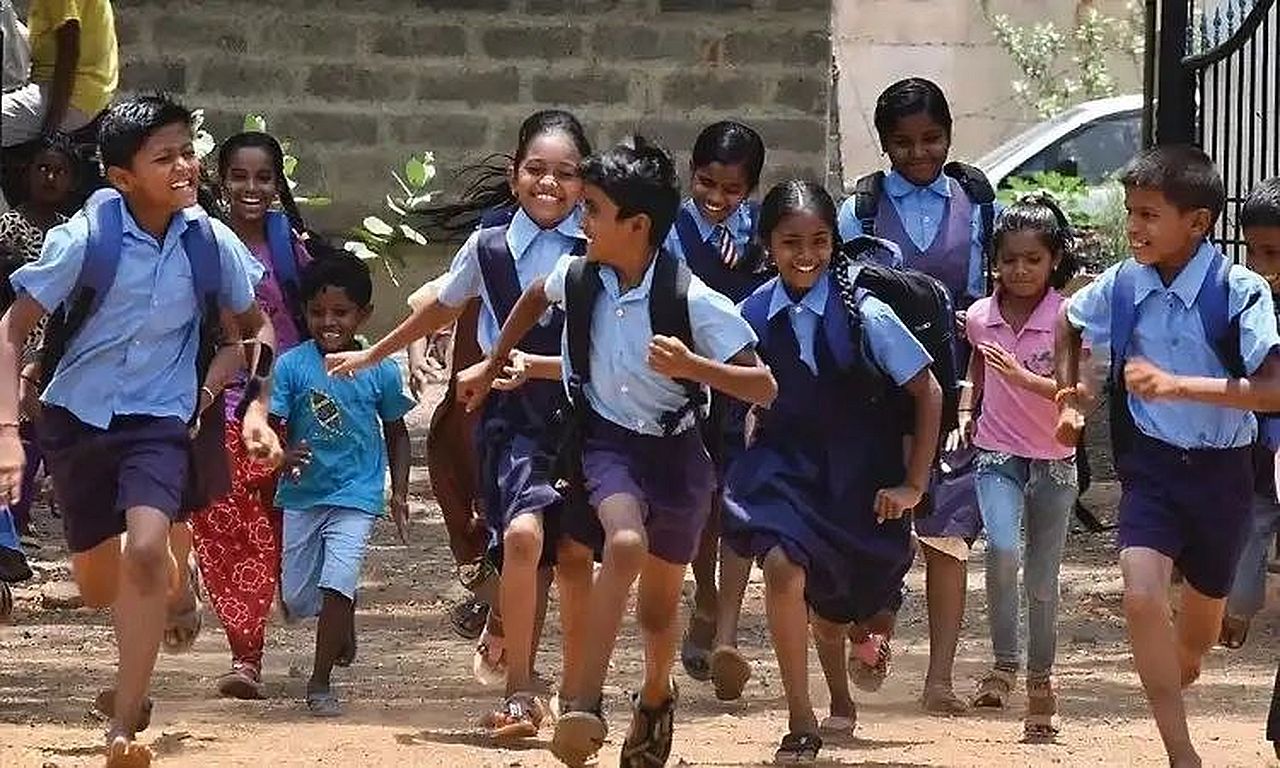 सरकारी स्कूलों में टीसी पर विवाद