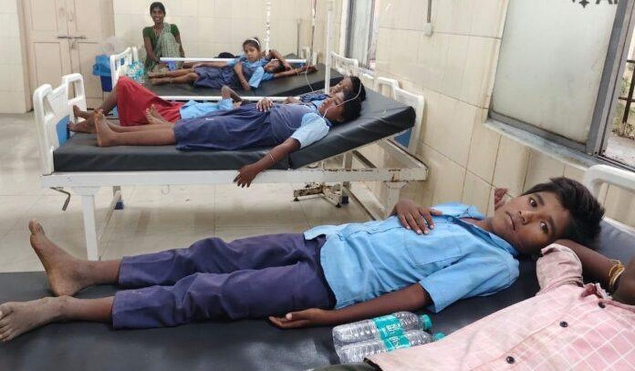 मध्यान्ह भोजन से 53 लोग बीमार