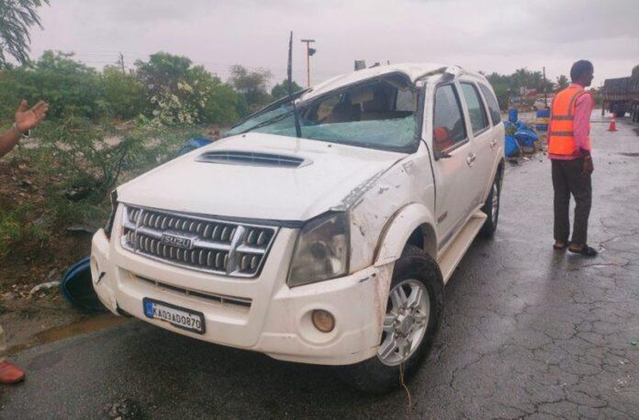 विधायक समर्थ शामनूर की कार दुर्घटनाग्रस्त, एक घायल