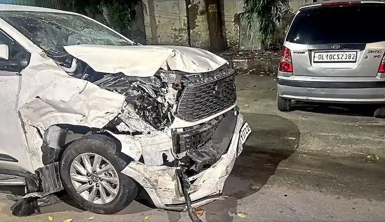 दिल्ली में भीषण हादसा, दो विधायक समेत 6 घायल