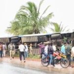 बाइक को टक्कर मार बस पलटी, सवार की मौत