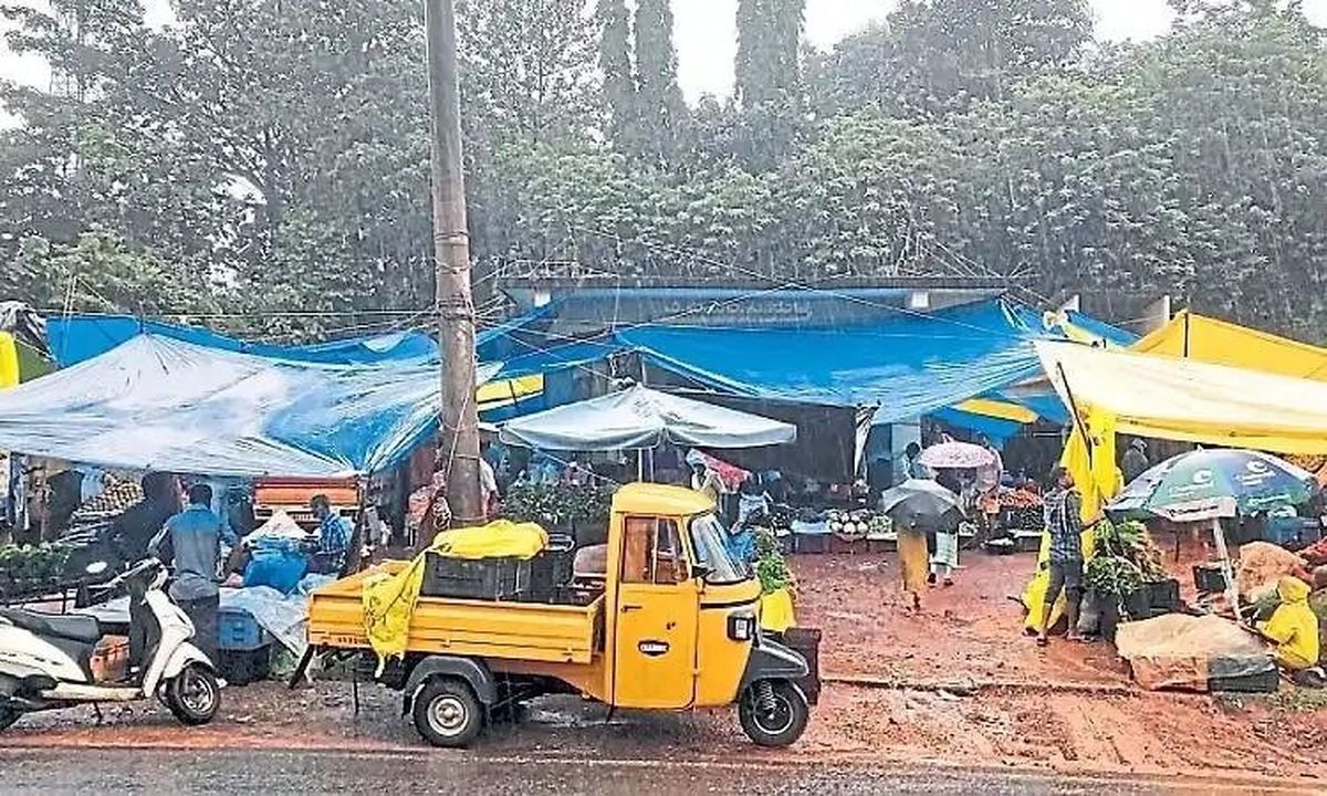 बेल्लारे साप्ताहिक बाजार में पार्किंग संकट