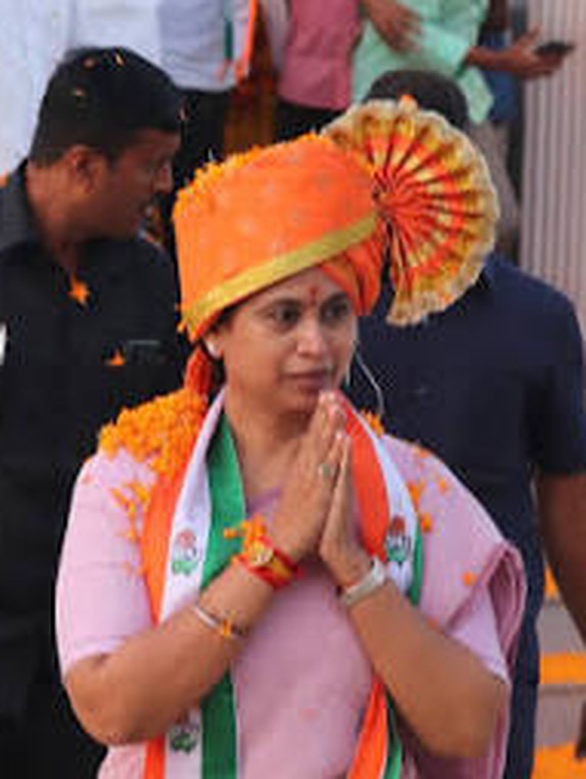 मंत्री पद से वंचित रहीं लक्ष्मी हेब्बालकर, समर्थकों का हाईवे पर जोरदार प्रदर्शन