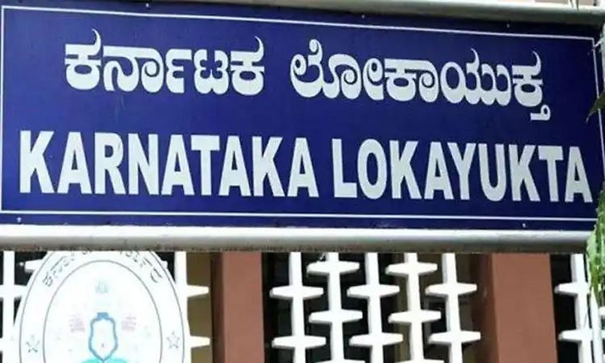 दो सर्वेयर लोकायुक्त के जाल में