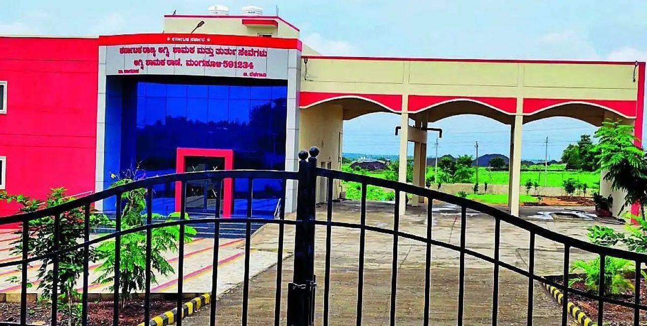 तीन करोड़ रुपए की फायर स्टेशन इमारत बेकार, न कर्मचारी न वाहन