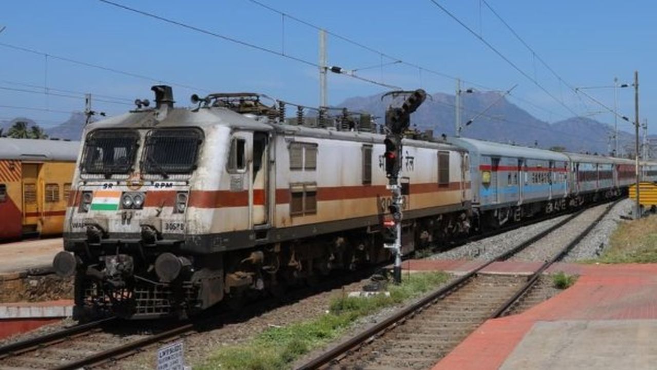 बागेवाड़ी में एक्सप्रेस ट्रेन का ठहराव