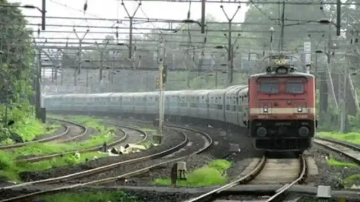 भारतीय रेलवे की कमाई 600 करोड़ रुपए रोज, फिर भी 100 रुपए कमाने में 98.43 रुपए खर्च