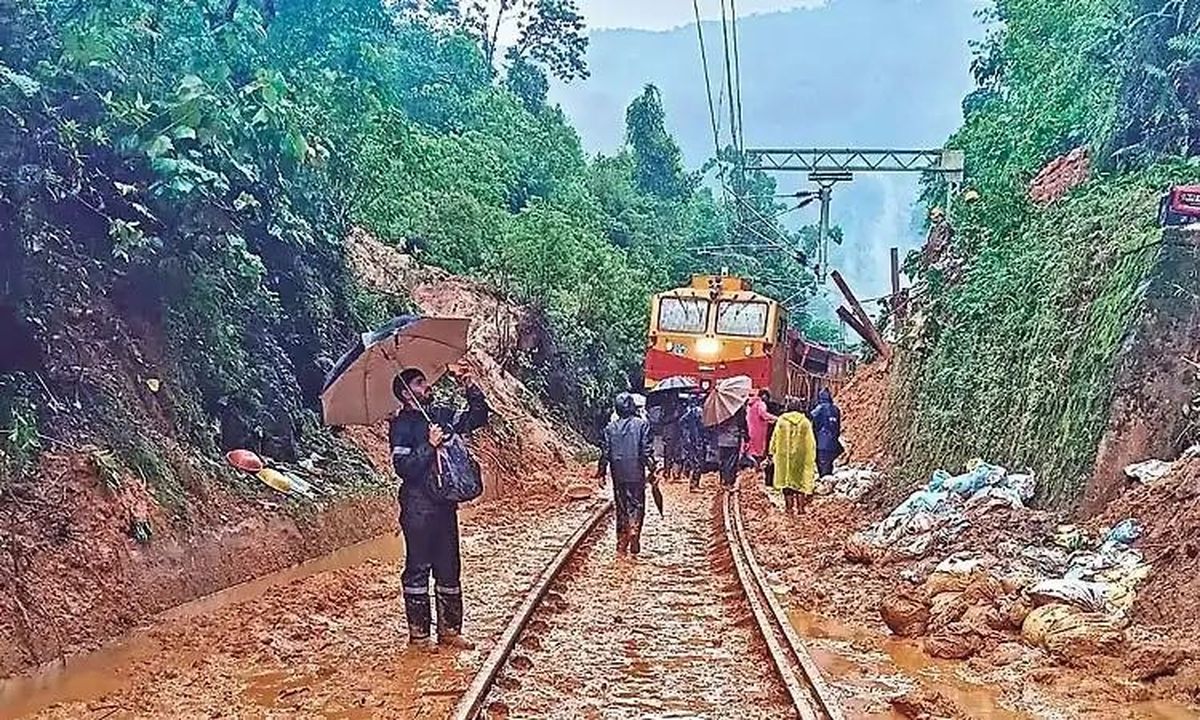 मलबा हटते ही फिर दौड़ी मेंगलूरु-बेंगलूरु रेल सेवा