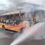 चलती निजी बस में लगी आग, सात यात्री बाल-बाल बचे