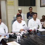 बेमौसम संकट में किसानों के साथ सरकार : पाटील