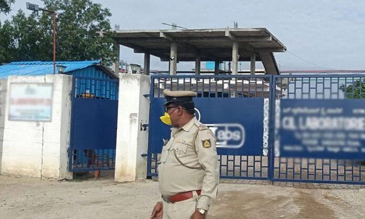रासायनिक कारखाने में जहरीली गैस रिसी, तीन श्रमिकों की मौत