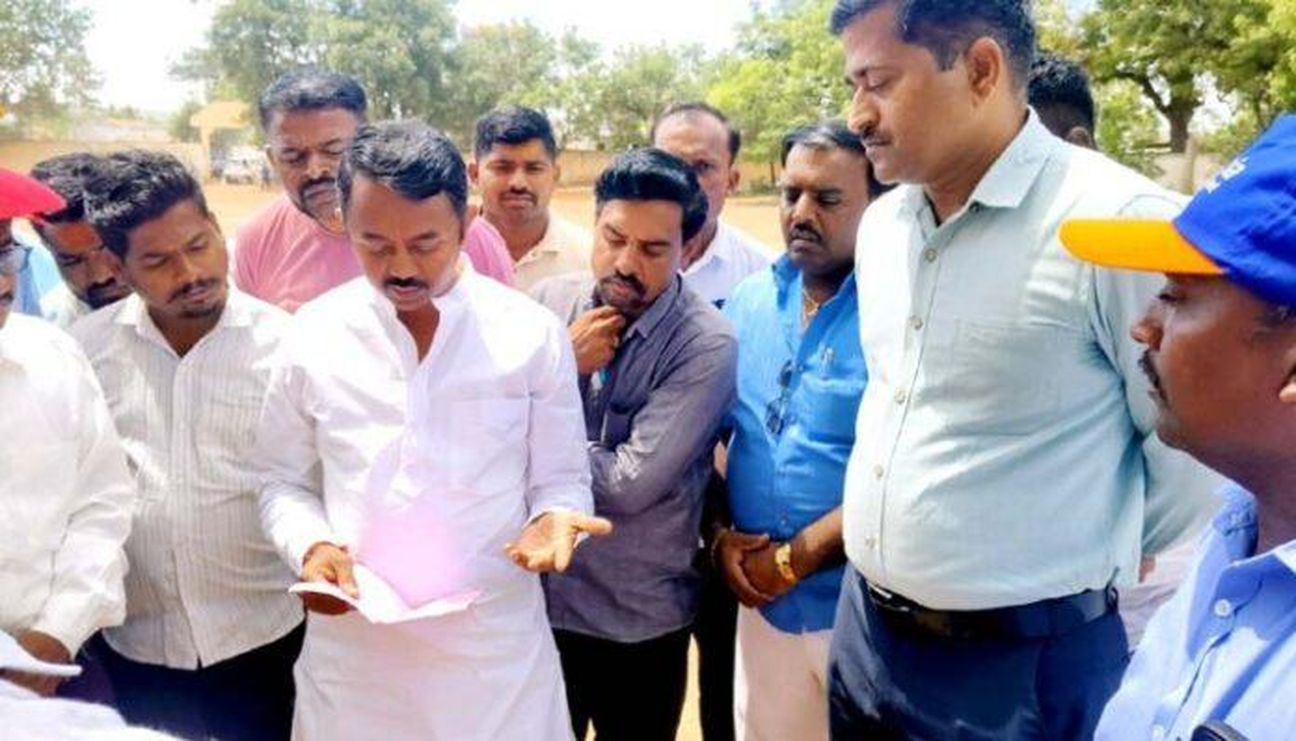 गांवों के खिलाड़ियों को सूचना नहीं पहुंची तो भड़के विधायक