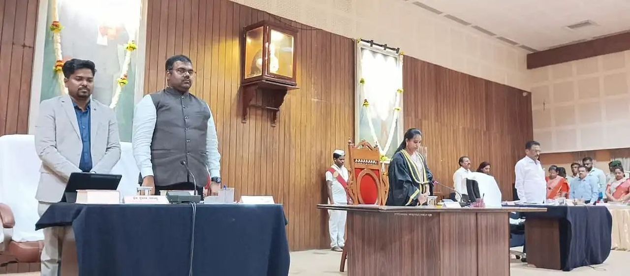 वंदे मातरम् पर उलझा बेलगावी निगम, सदन में हंगामा