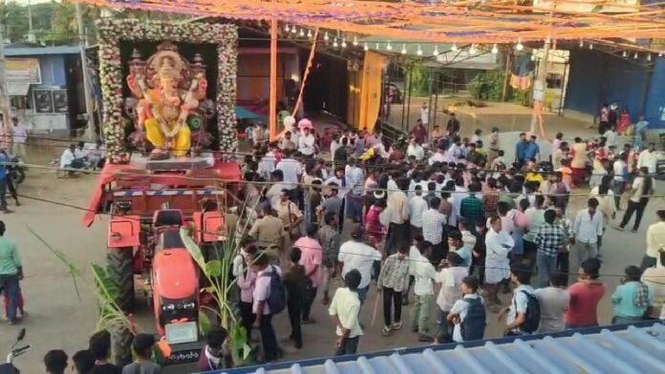 डीजे की अनुमति नहीं मिली तो गणेश प्रतिमा वापस लाई