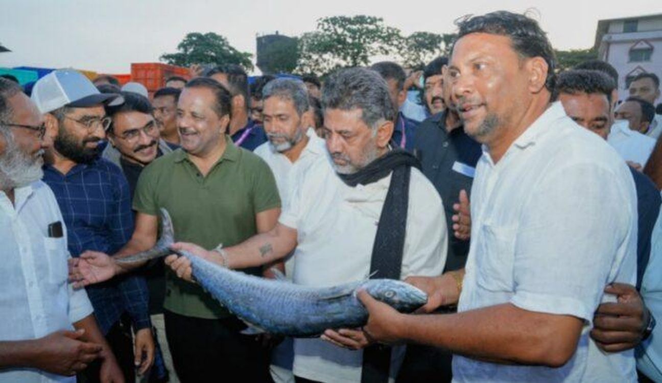 मछली कारोबार बंद मिला तो भड़के डीके शिवकुमार