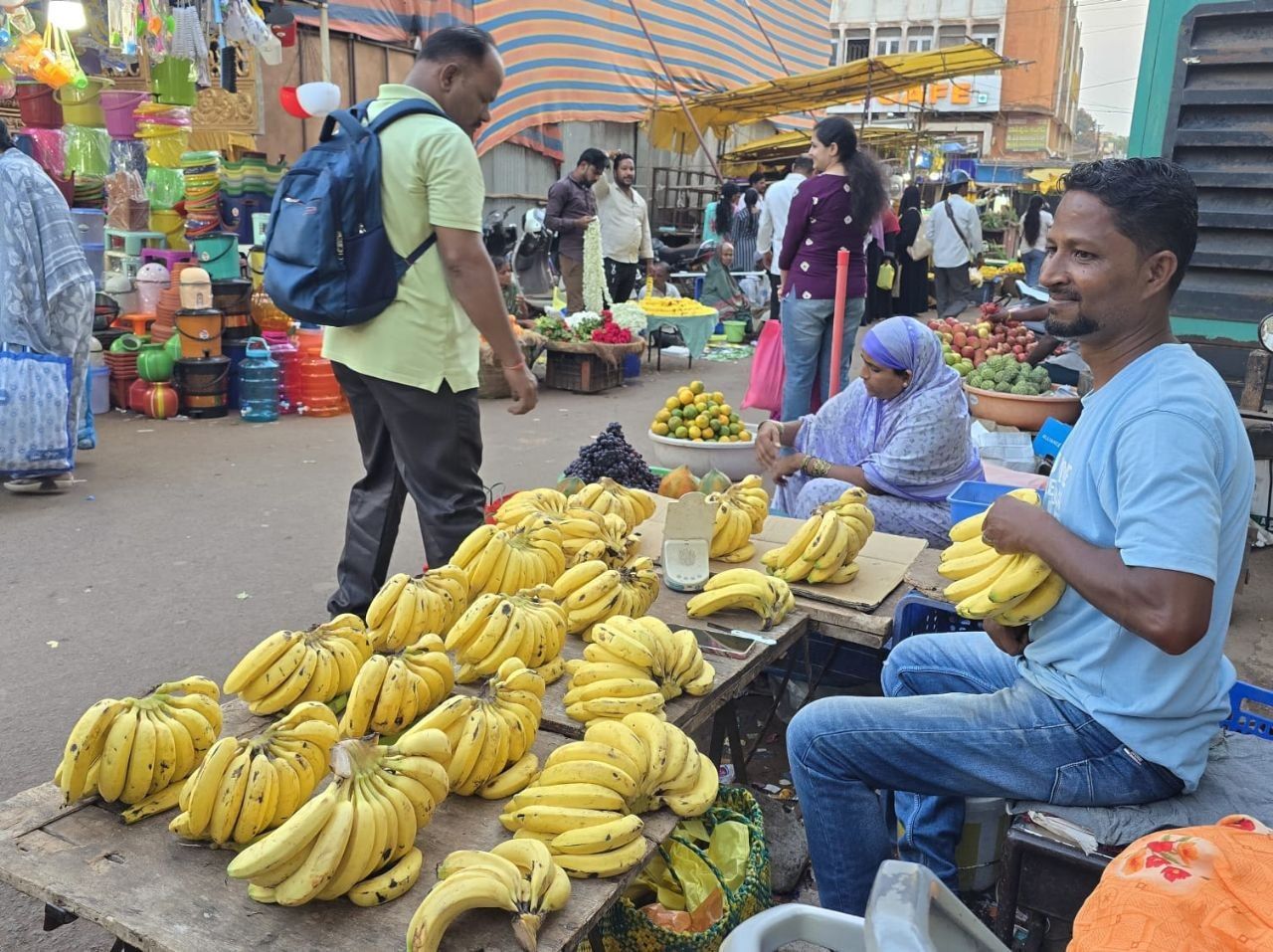 कृत्रिम रंग, पुराने तेल और असुरक्षित पैकिंग से उपभोक्ता परेशान