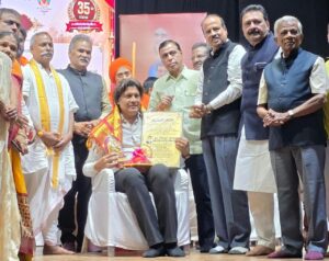 सेवा के समर्पण को मिला सम्मान, सिंघी और बाफना को हुब्बल्ली सेवारत्न