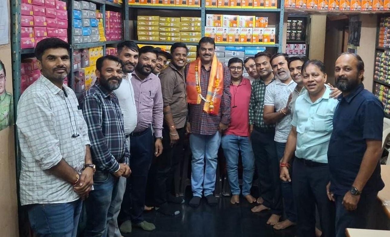 कैलाश यात्रा से लौटे पारेख का अभिनंदन