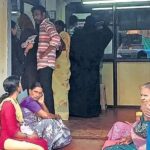 ई-केवाईसी के लिए दिनभर कतार, सर्वर ने बढ़ाई मुसीबत
